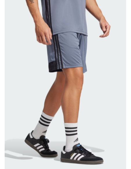 PANTALON CORTO TRES RALLAS CLASIC COLOR GRIS