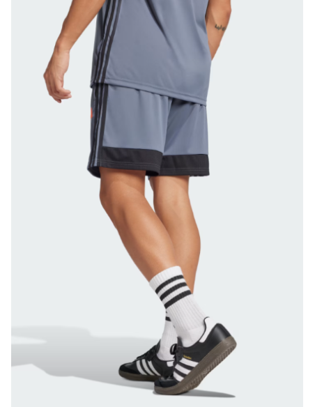 PANTALON CORTO TRES RALLAS CLASIC COLOR GRIS