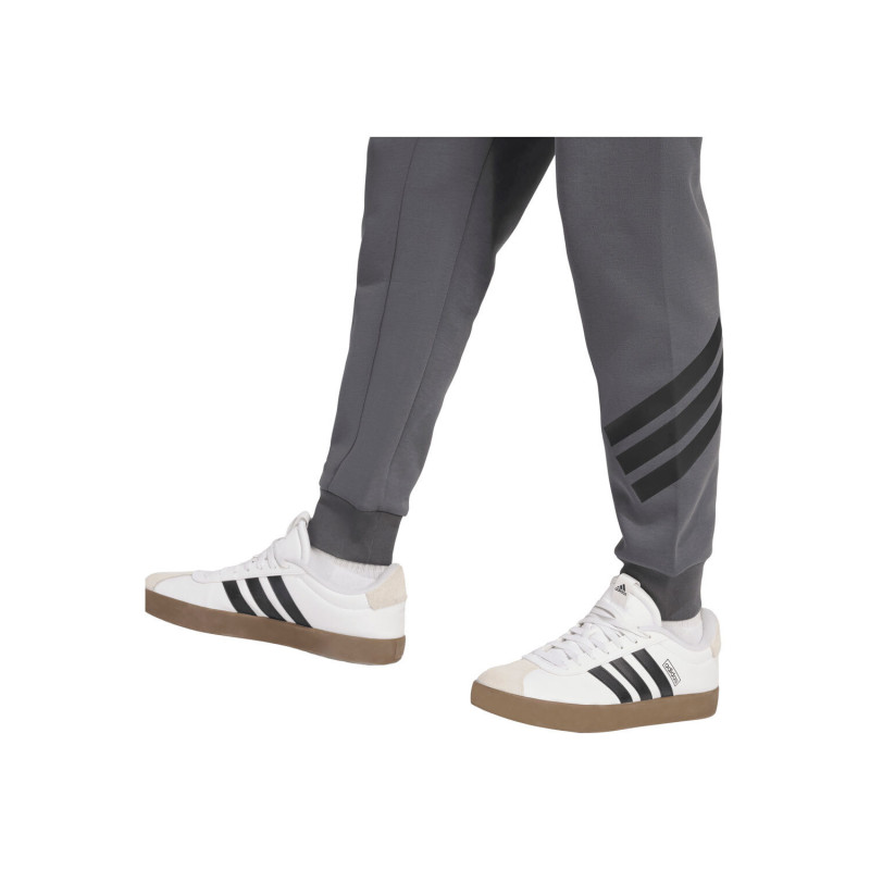 PANTALÓN ADIDAS FUTURE ICONS GRIS